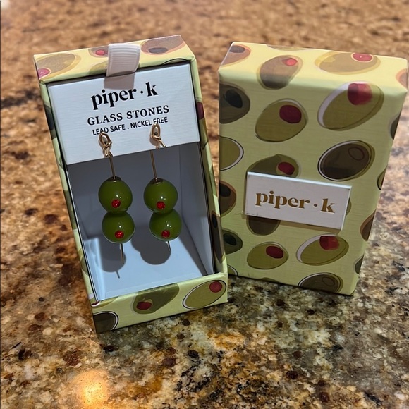 ✨Piper K Martini 🍸 Olive 🫒Earrings!!! - Picture 1 of 4
